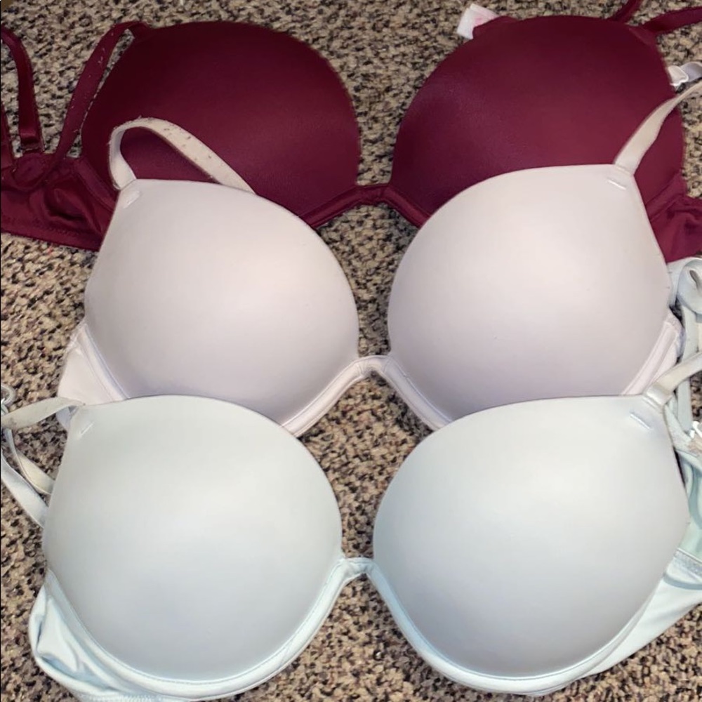 VS pink bras